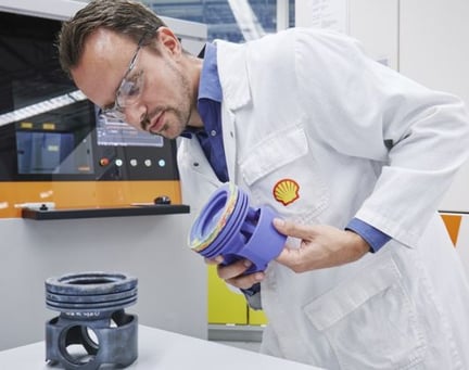 A Shell employee workining on a 3D printing project